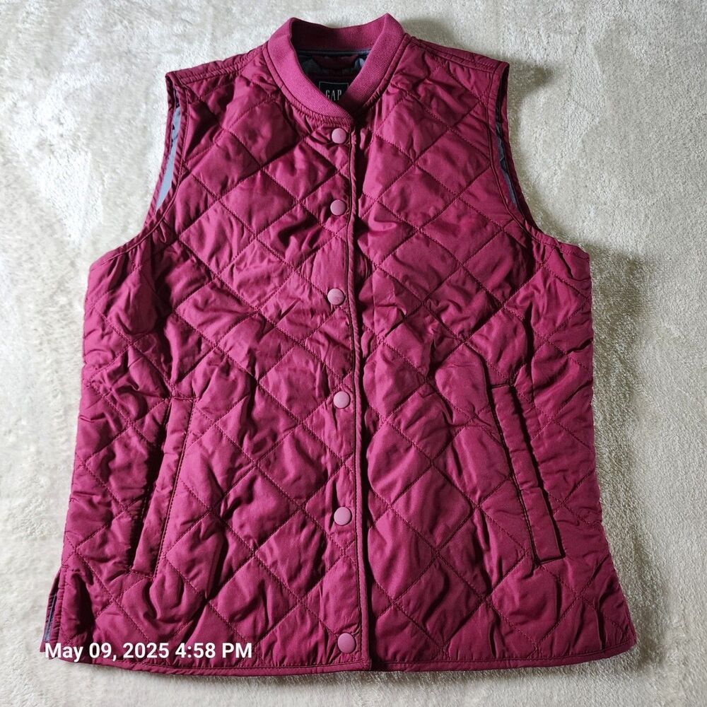 Gap Women's Size Small Quilted Vest Very Berry Snaps Pockets Vents Lightweight